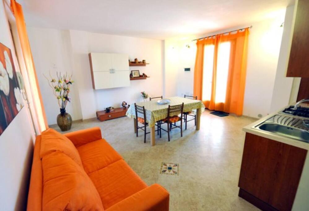 Casa Vacanze La Casa Di Katia Castro  Buitenkant foto